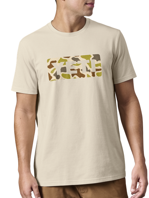 YETI Camo Logo Badge Short Sleeve T-Shirt Sand High Quality